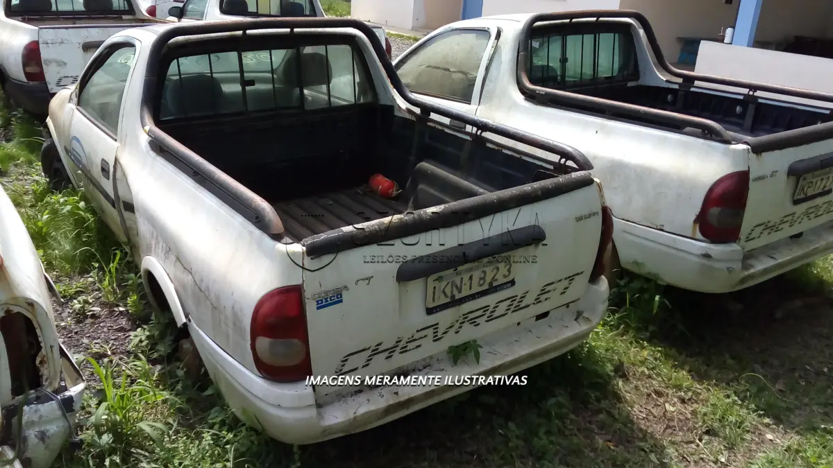 LOTE 013 - GM/CORSA ST PICK-UP IKN-1823 02-02