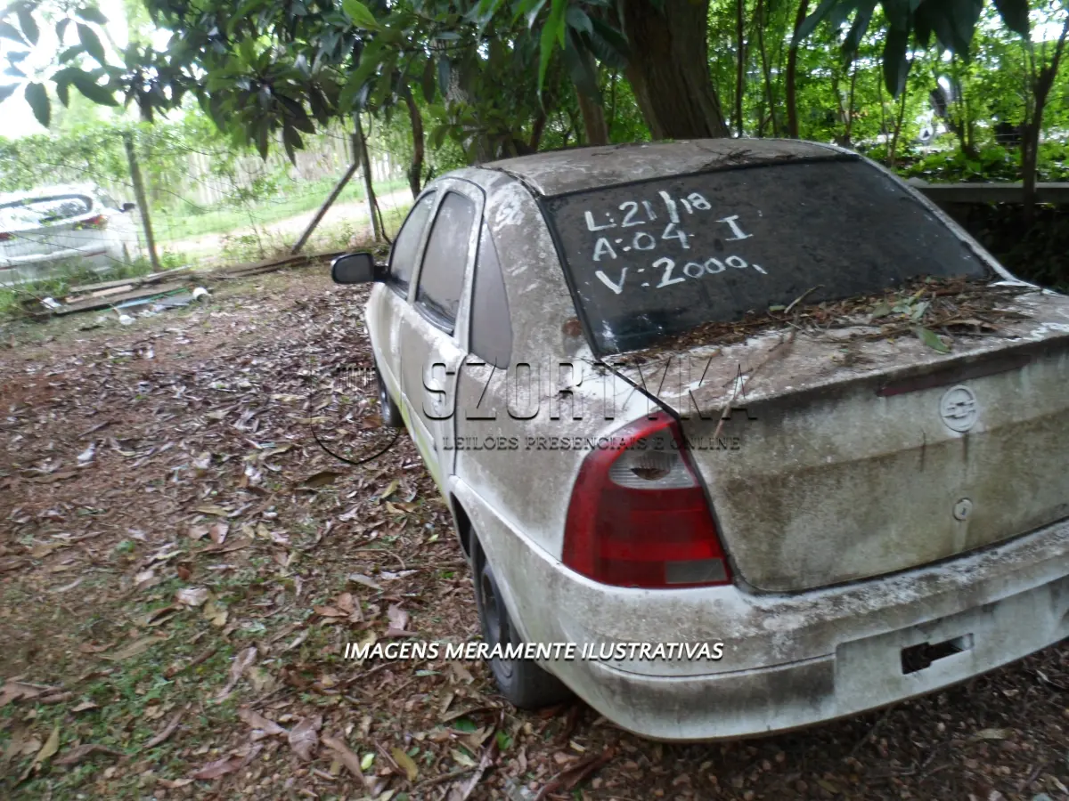 LOTE 021 - GM/CORSA SEDAN.