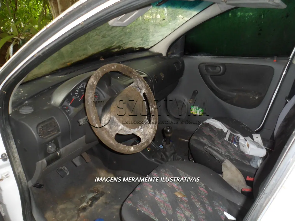 LOTE 021 - GM/CORSA SEDAN.