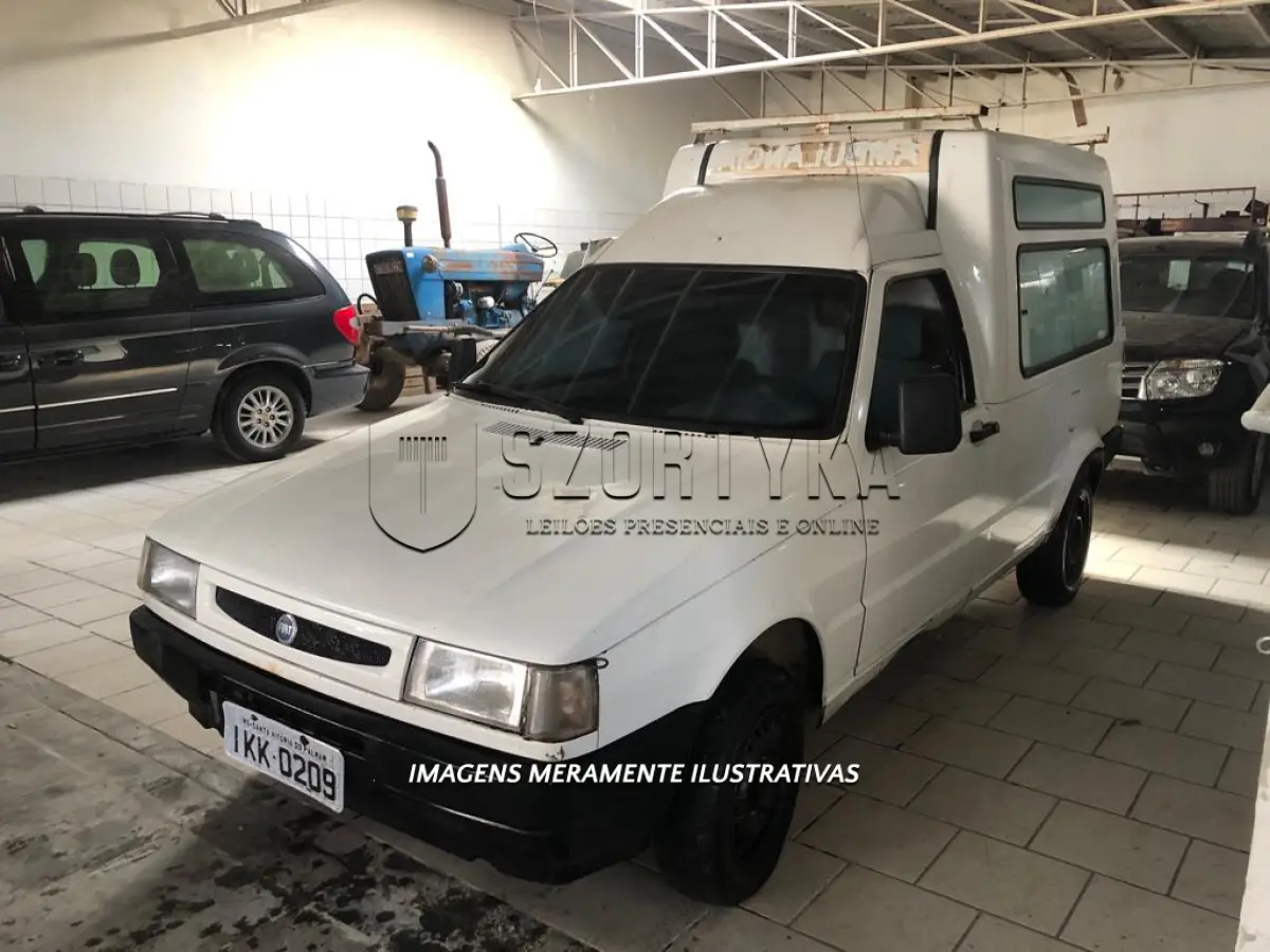 LOTE 001 - VEÍCULO FIAT/FIORINO IE, ANO/MOD 2001/2002