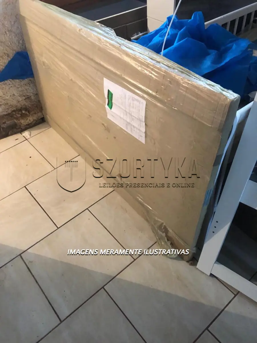 LOTE 001 - MÓVEIS DIVERSOS