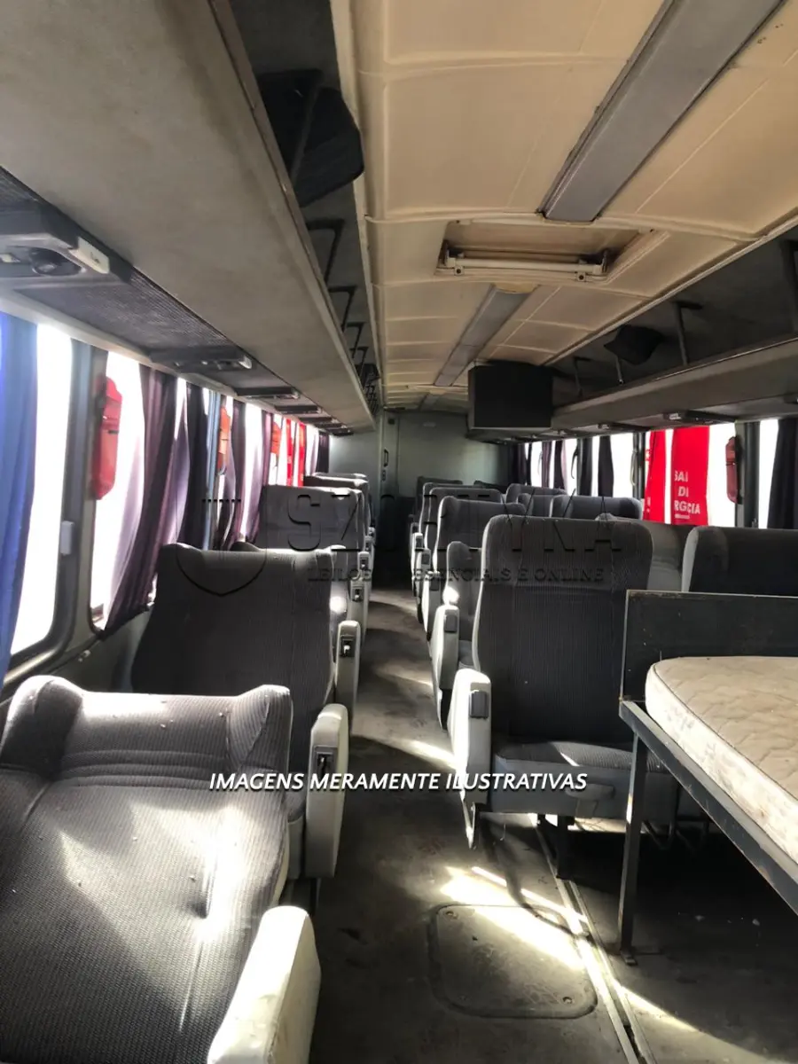 LOTE  - UM ÔNIBUS MERCEDES-BENZ, ANO/MODELO 1985.