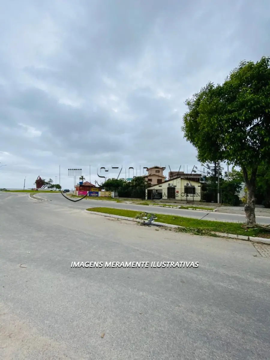 LOTE 001 - Leilão de uma casa na Praia do Laranjal em ótima localização