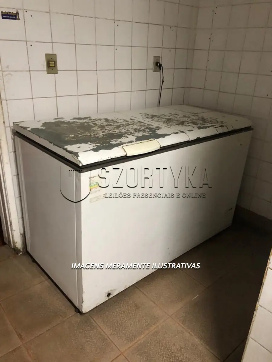 LOTE 05 - 01 freezer horizontal com duas aberturas.