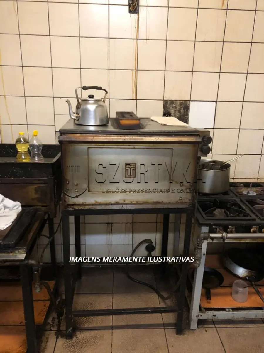 LOTE 09 - 01 forno industrial em inox.