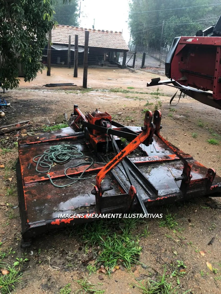 LOTE 04 - 01 (uma) roçadeira marca JAN, cor vermelha