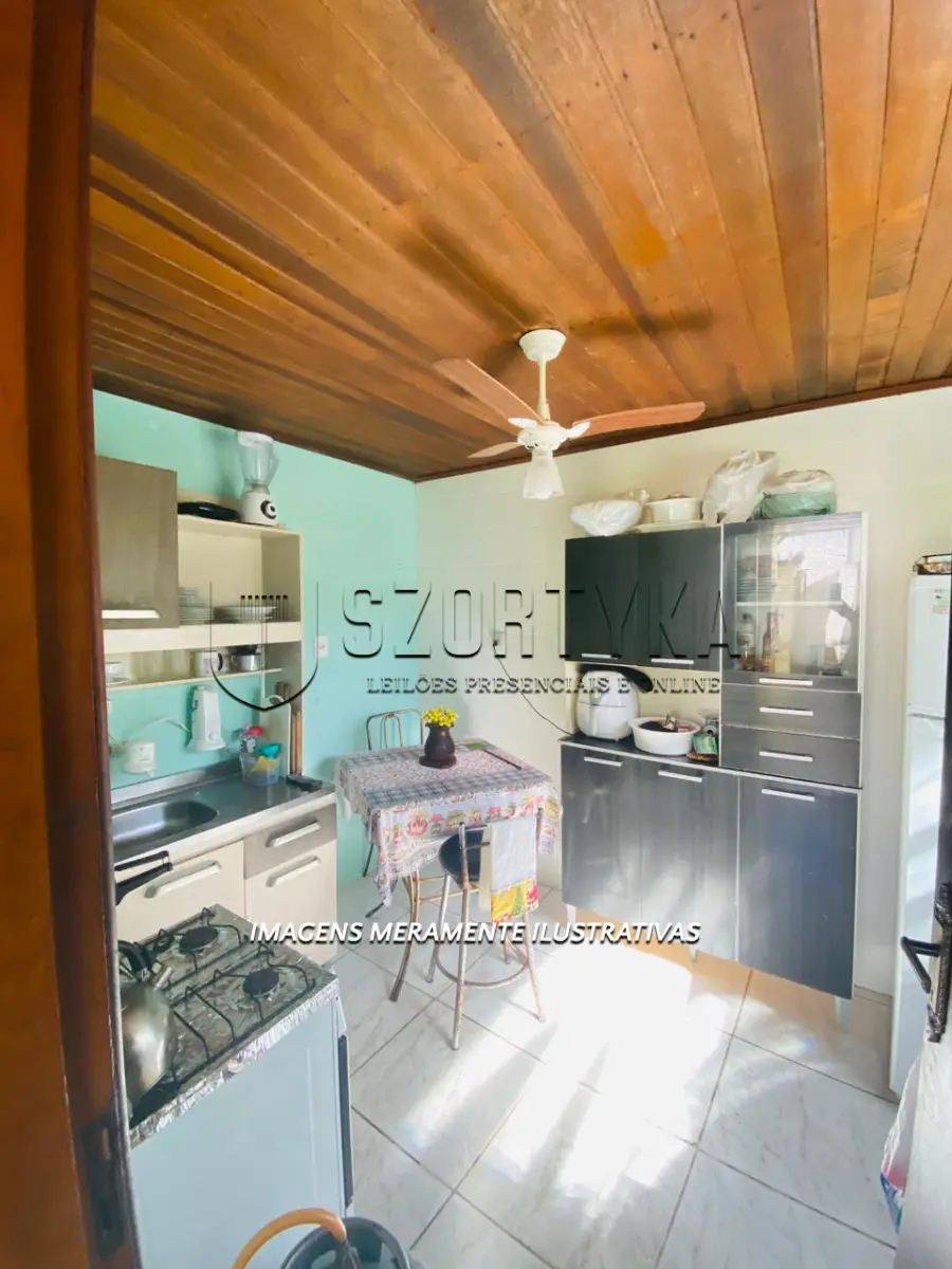 LOTE 001 - Leilão de uma casa na Praia do Laranjal em ótima localização