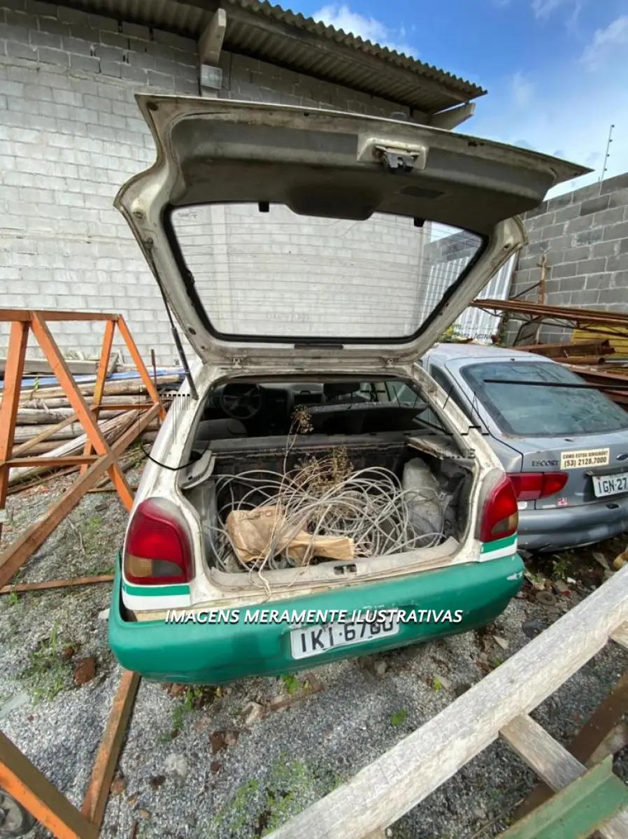 LOTE 001 - VW/GOL Special ano 2002.(Sucata)