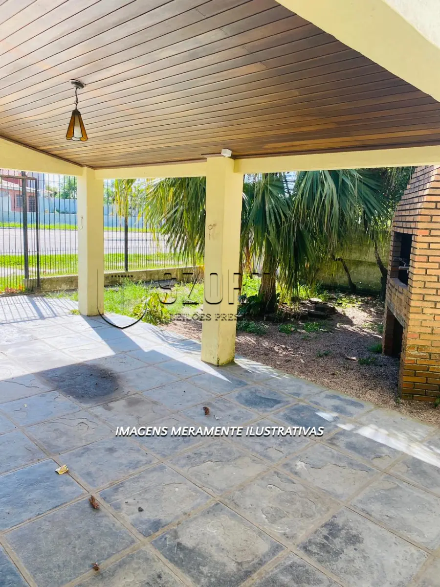 LOTE 001 - Leilão de uma casa na Praia do Laranjal em ótima localização
