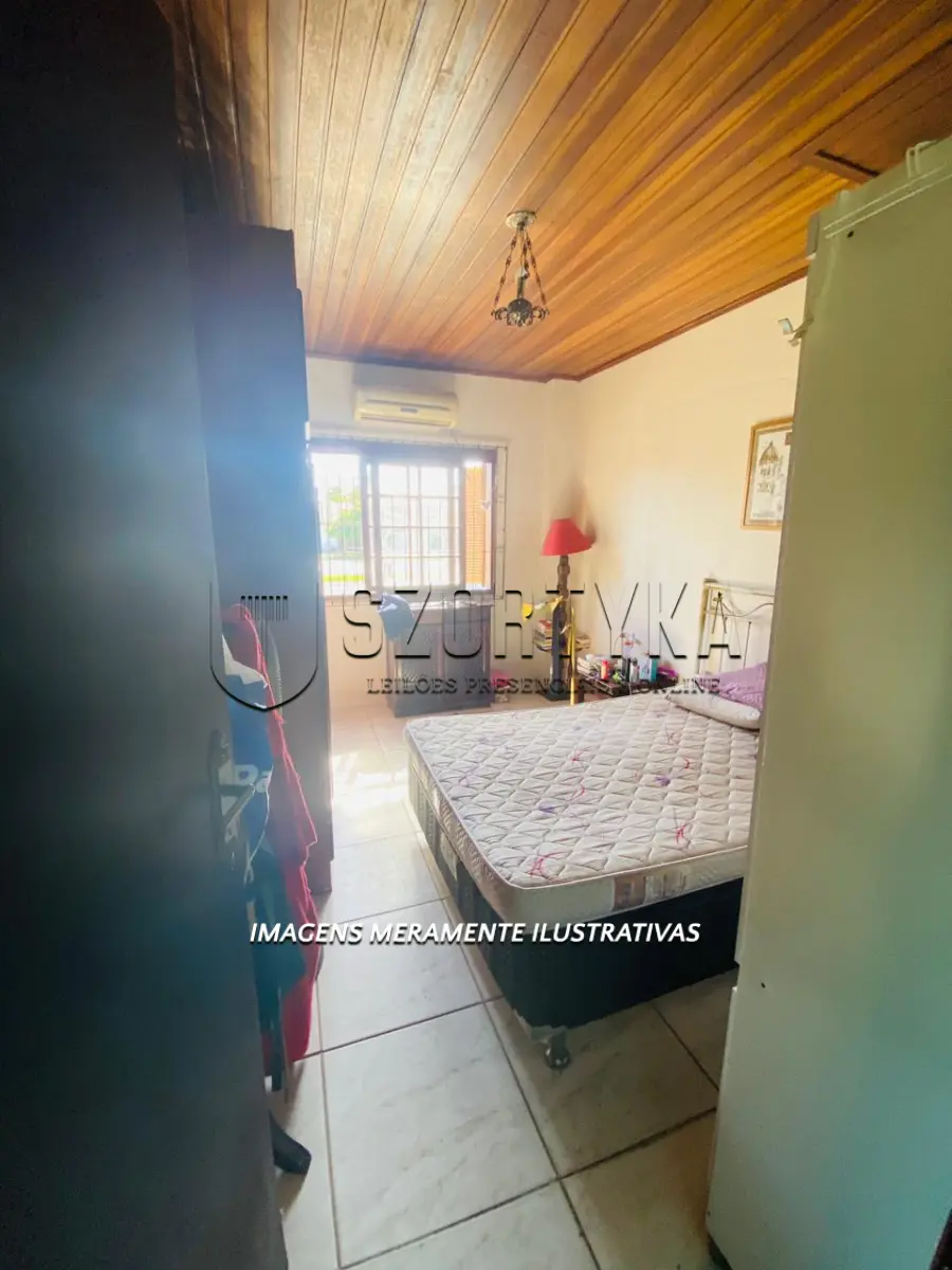LOTE 001 - Leilão de uma casa na Praia do Laranjal em ótima localização