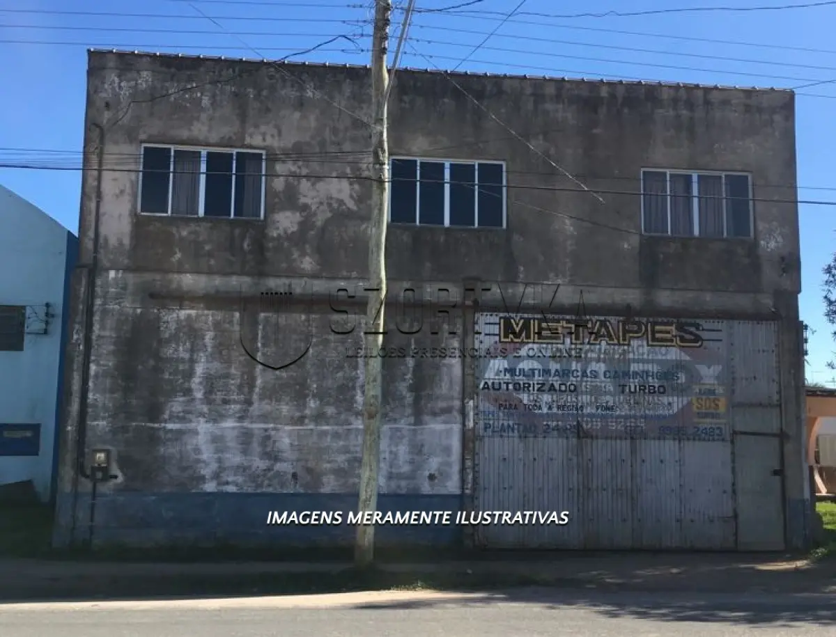 LOTE 000 - UM PRÉDIO NA AV. GETÚLIO VARGAS EM TAPES
