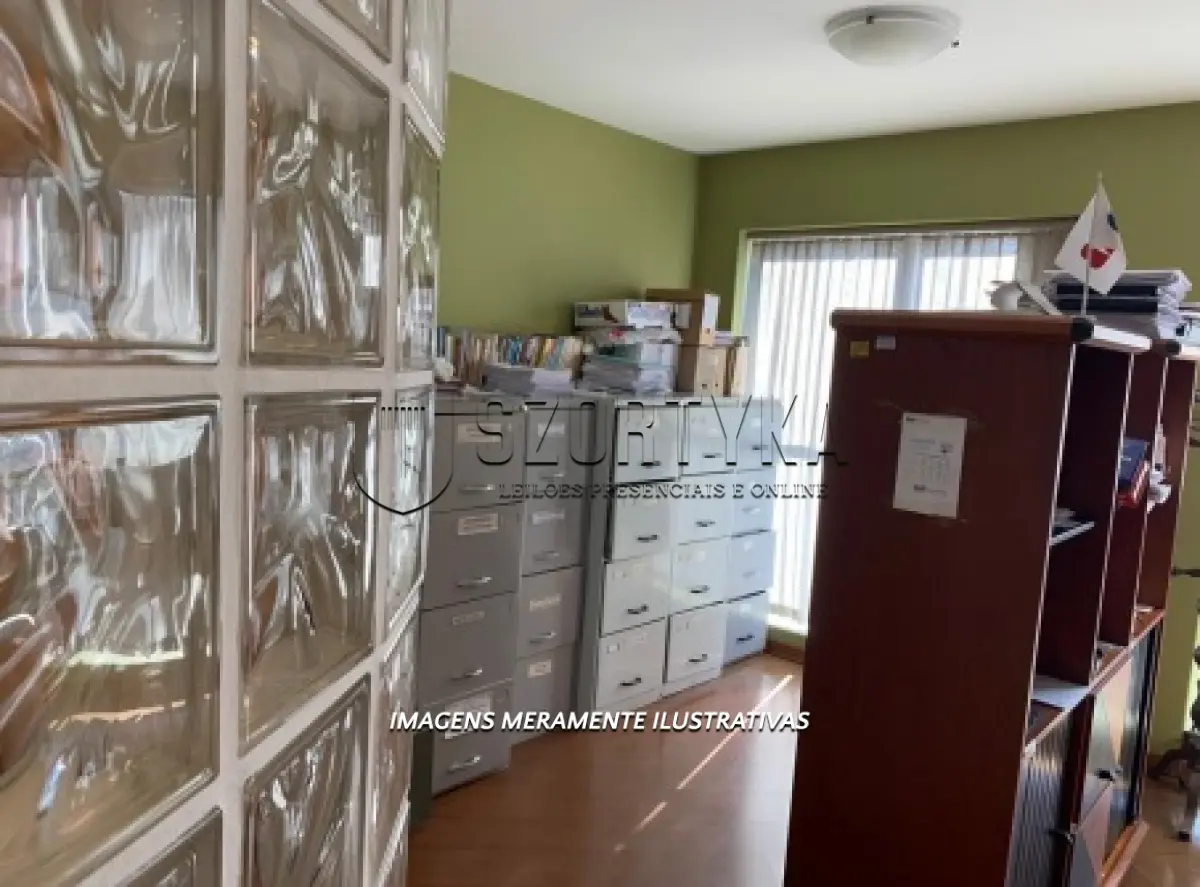 LOTE 001 - SALA COMERCIAL DE FRENTE PARA A RUA FELIX DA CUNHA EM PELOTAS