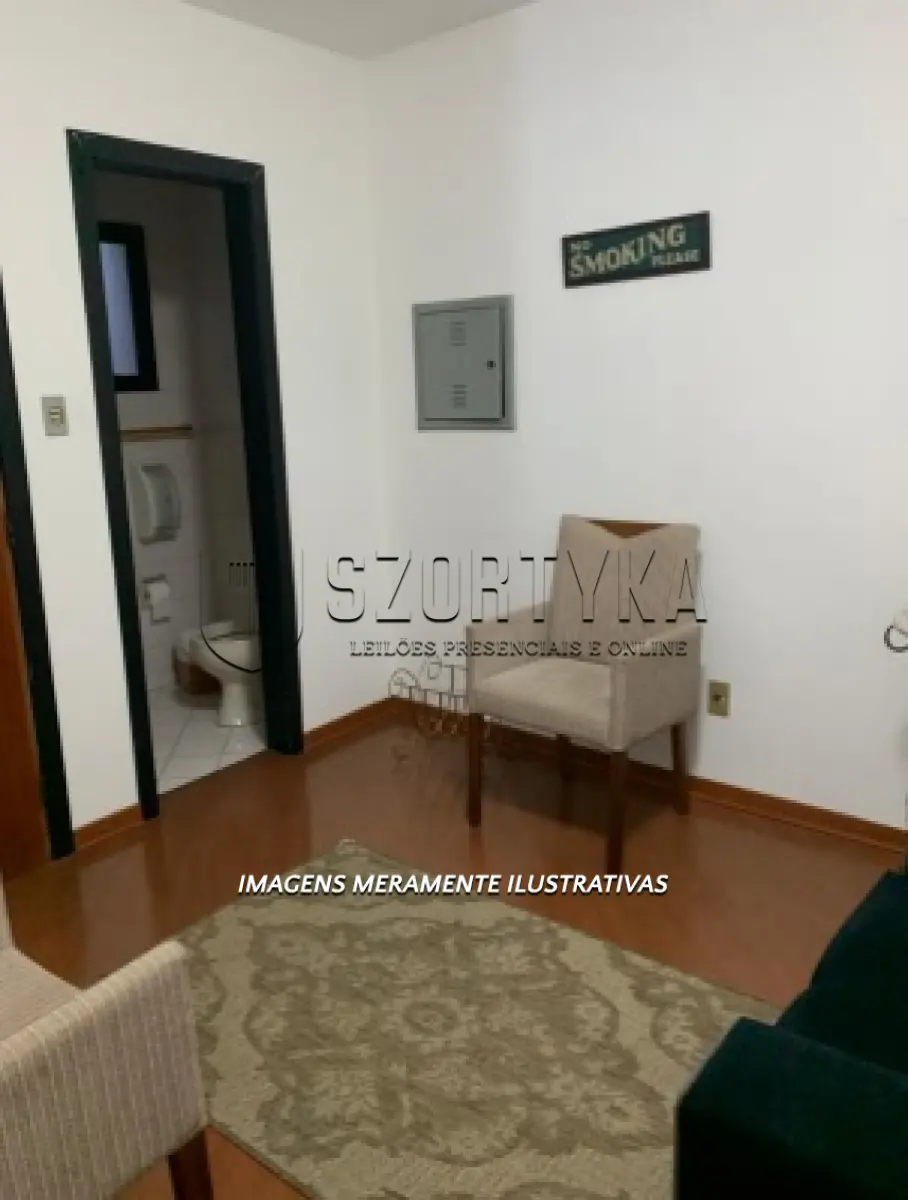 LOTE 001 - SALA COMERCIAL DE FRENTE PARA A RUA FELIX DA CUNHA EM PELOTAS