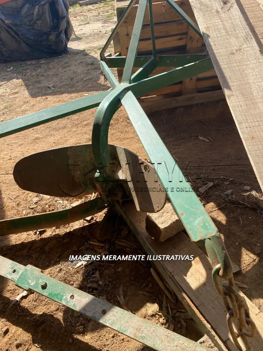 LOTE 002 - UM ARADO DRENADOR, MARCA BROCK