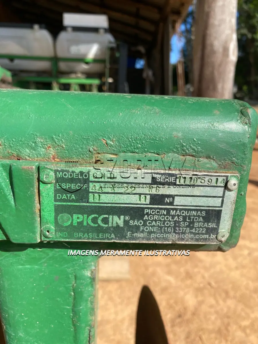 LOTE 001 - UMA GRADE COM 44 DISCOS, MARCA PICCIN