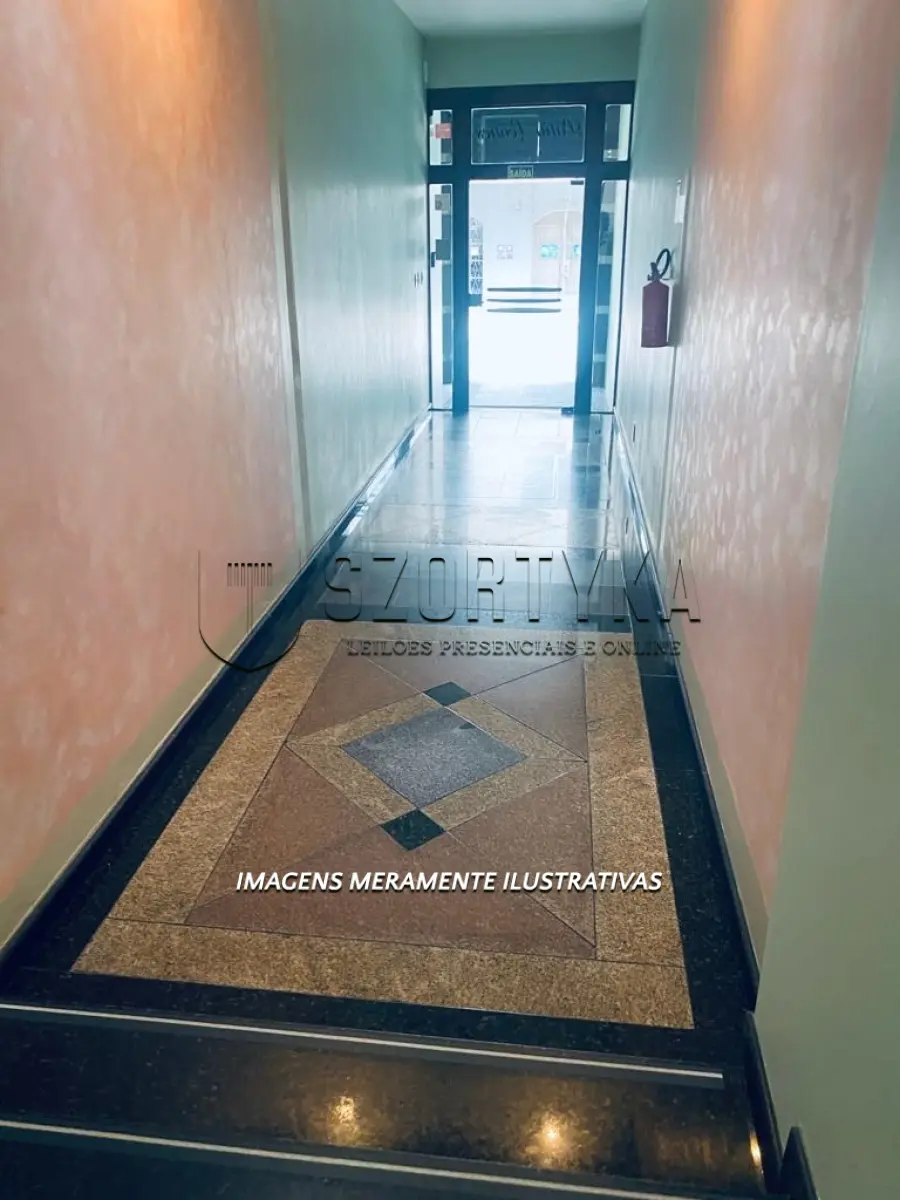 LOTE 001 - SALA COMERCIAL DE FRENTE PARA A RUA FELIX DA CUNHA EM PELOTAS