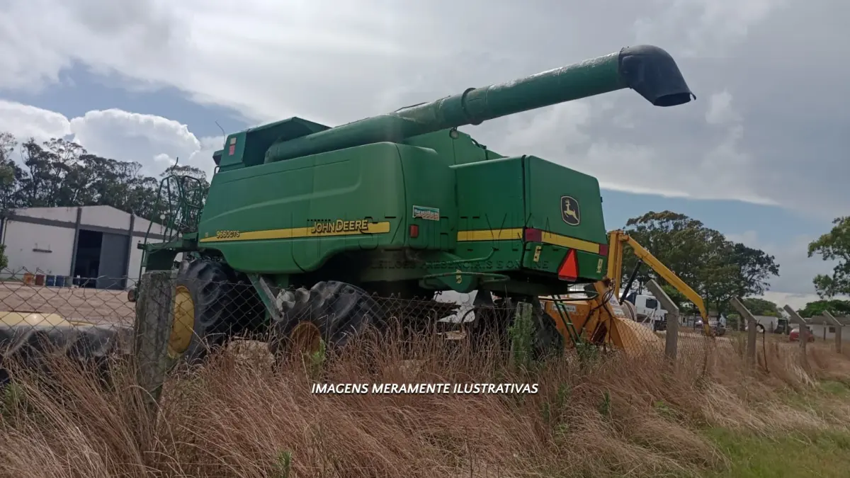 LOTE 001 - UMA COLHEITADEIRA JOHN DEERE 9660CTS2, 2003, 4X4, com plataforma de corte de 22 pés.