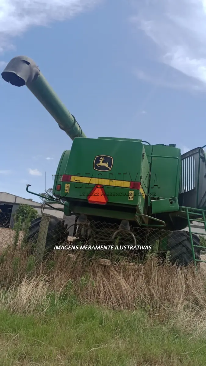 LOTE 001 - UMA COLHEITADEIRA JOHN DEERE 9660CTS2, 2003, 4X4, com plataforma de corte de 22 pés.