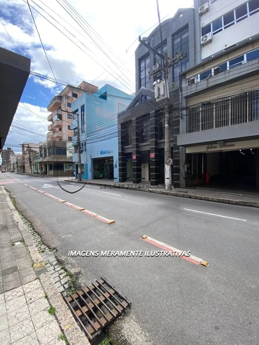 LOTE 001 - SALA COMERCIAL DE FRENTE PARA A RUA FELIX DA CUNHA EM PELOTAS