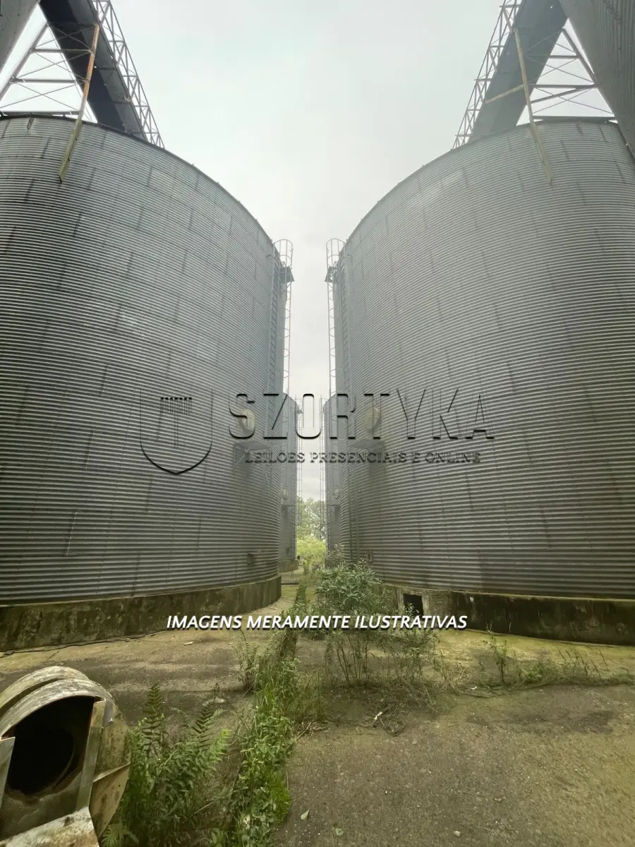 LOTE 003 - 08 SILOS