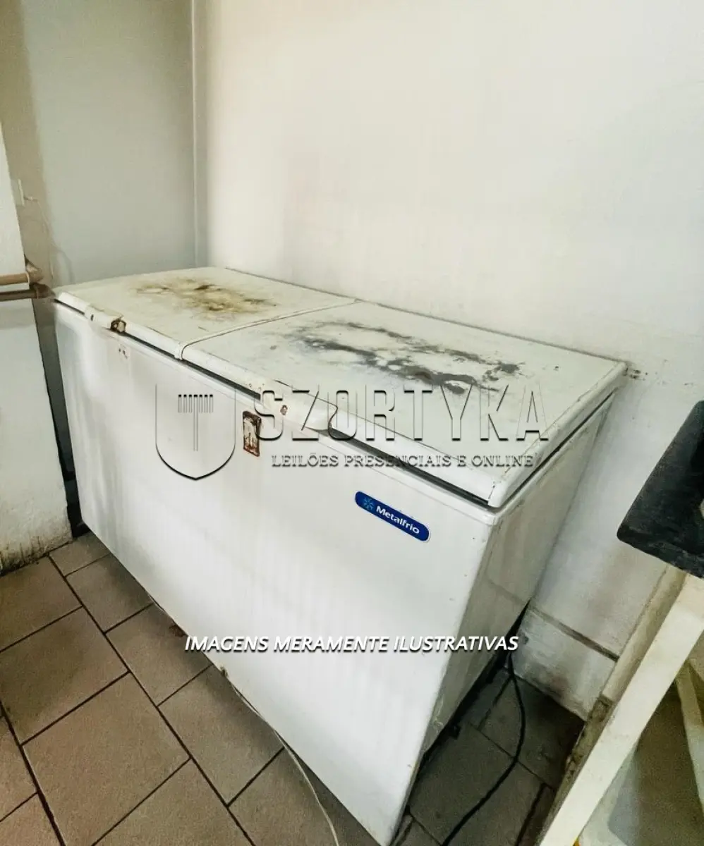 LOTE 011 - 01 FREEZER HORIZONTAL, 02 TAMPAS, MARCA METALFRIO