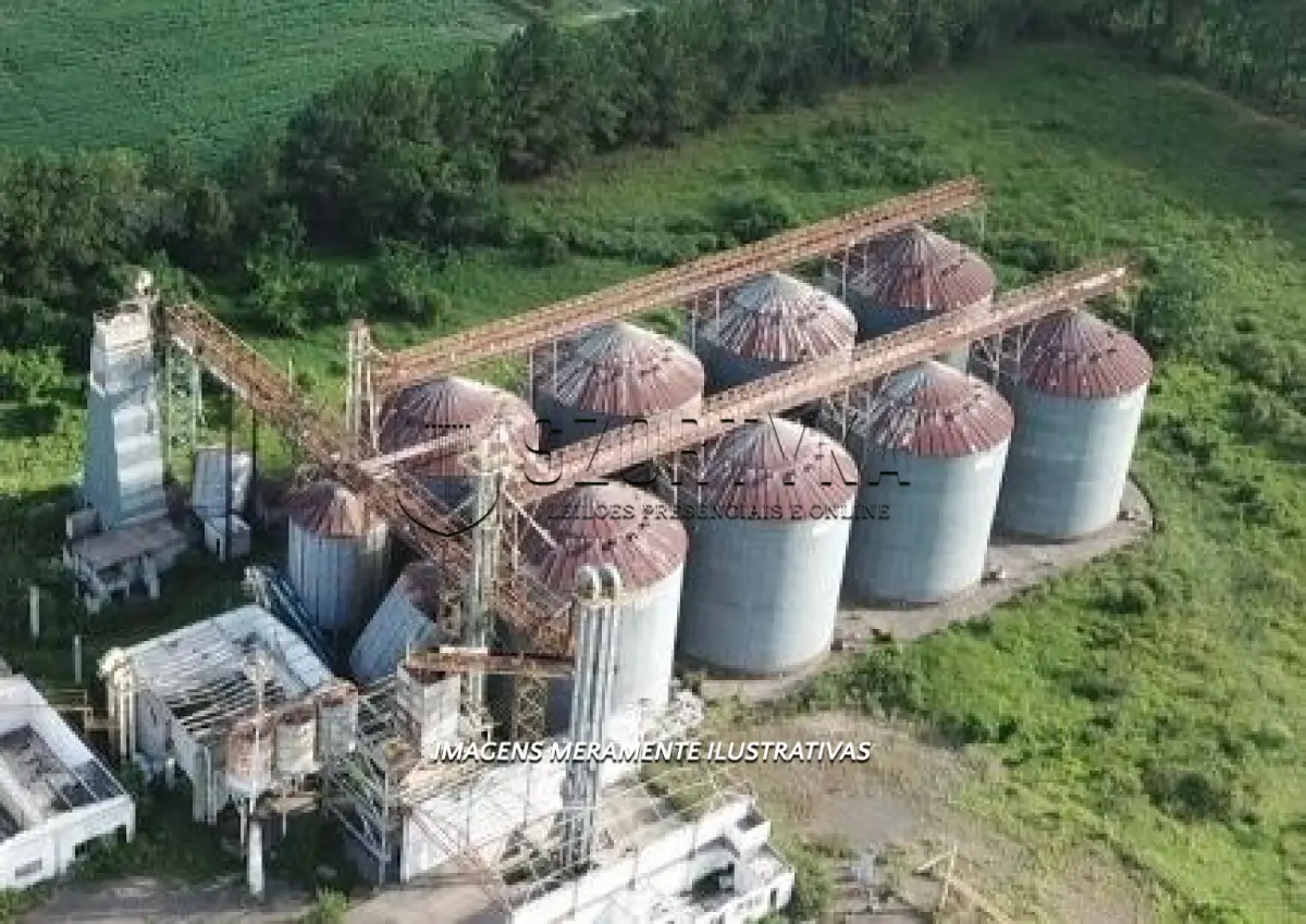 LOTE 003 - 08 SILOS