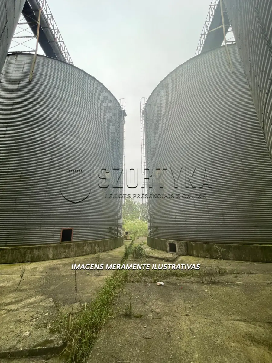 LOTE 003 - 08 SILOS