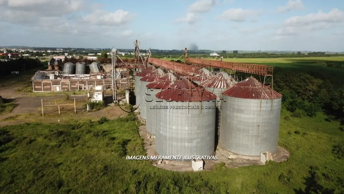 LOTE 003 - 08 SILOS
