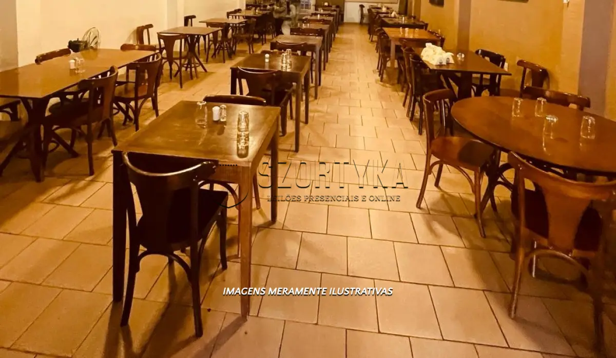 LOTE 001 - 88 CADEIRAS DE MADEIRA, COR MARROM