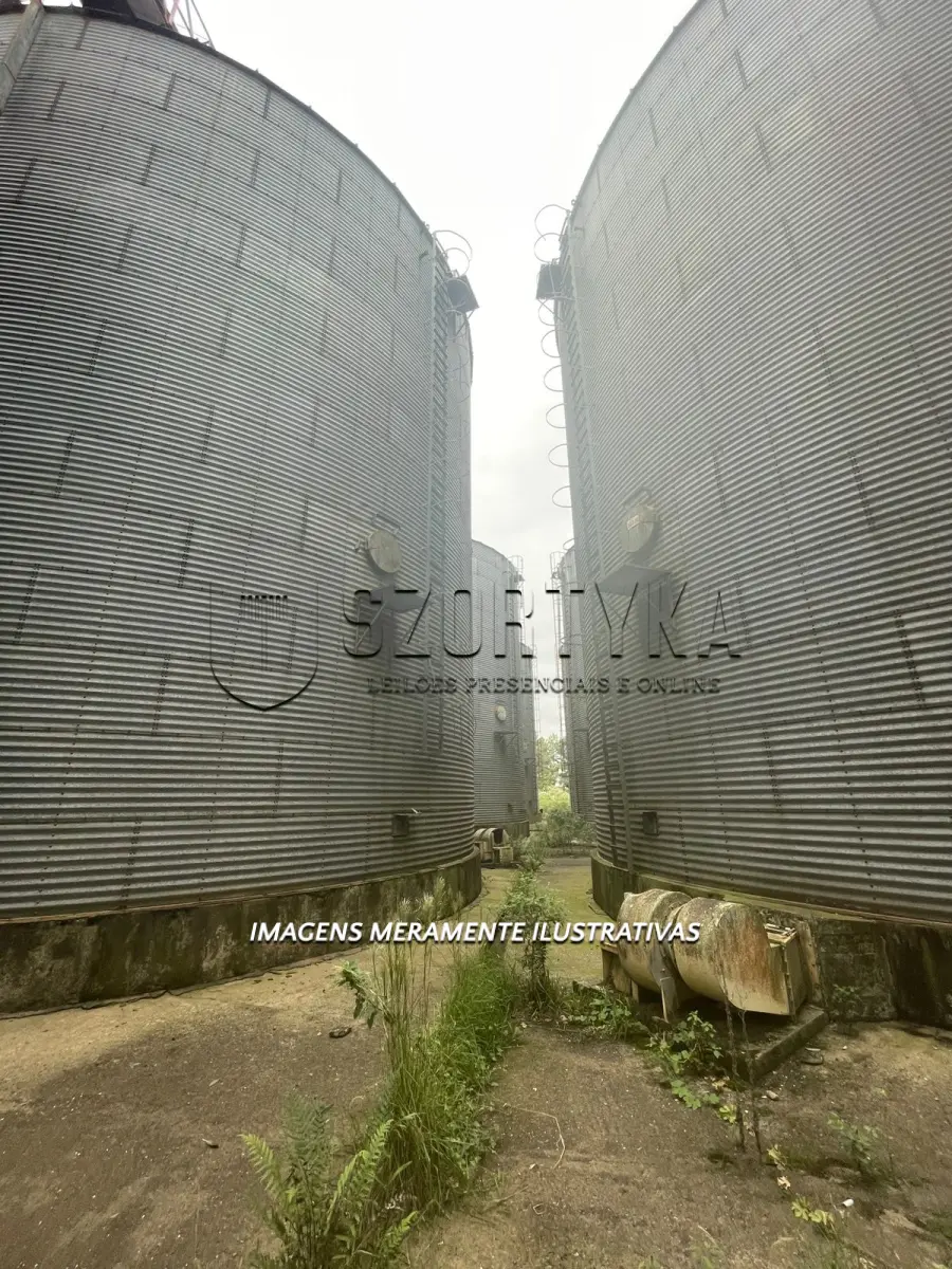LOTE 003 - 08 SILOS