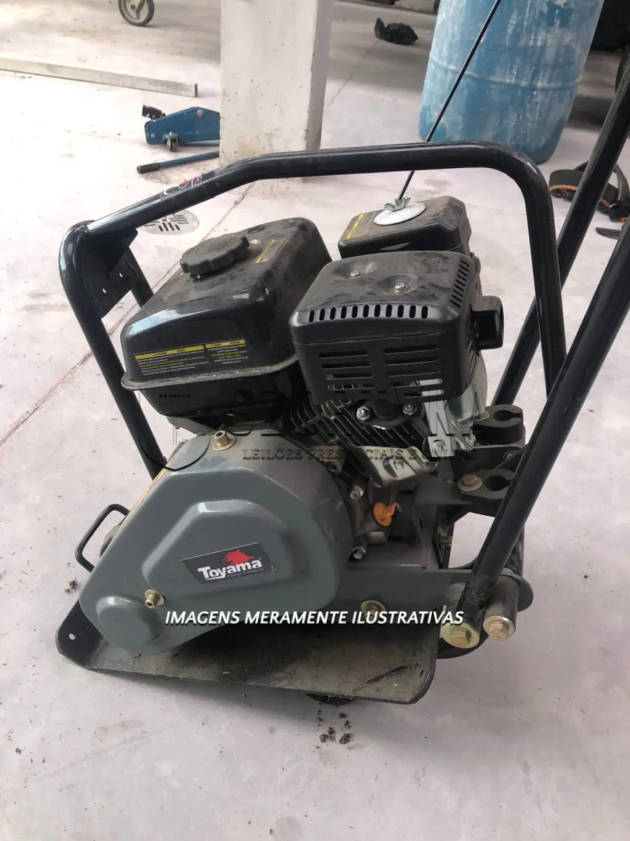LOTE 027 - PLACA VIBRATORIA 500x360mm GAS. 6,5HP 4T TOYAMA