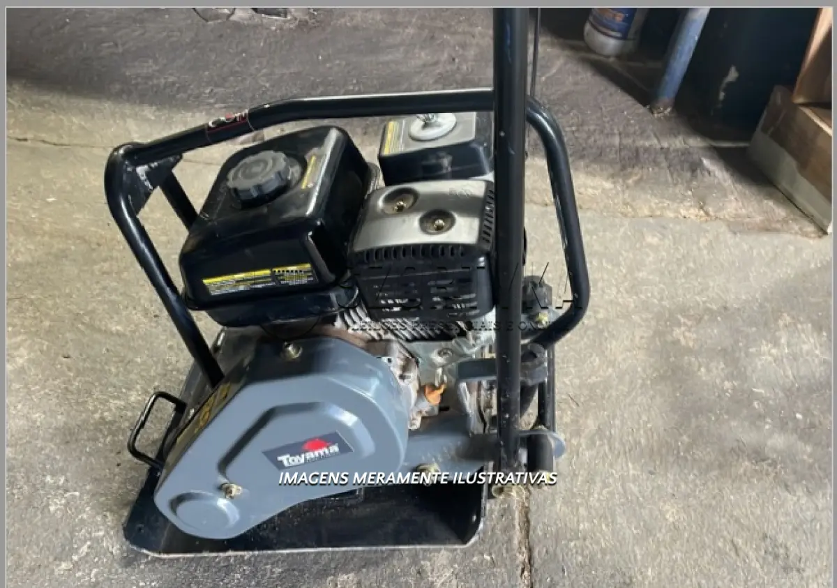 LOTE 026 - PLACA VIBRATORIA 500x360mm GAS. 6,5HP 4T TOYAMA