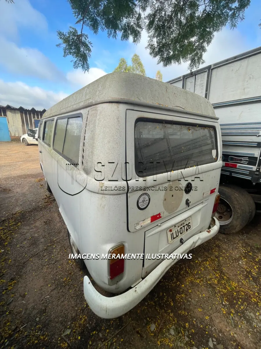 LOTE 019 - KOMBI ANO 2004