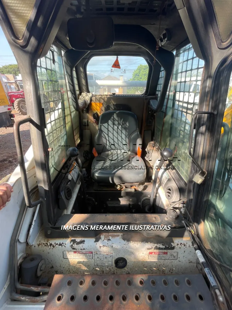 LOTE 005 - TRATOR DE RODAS BOBCAT 2011/2011