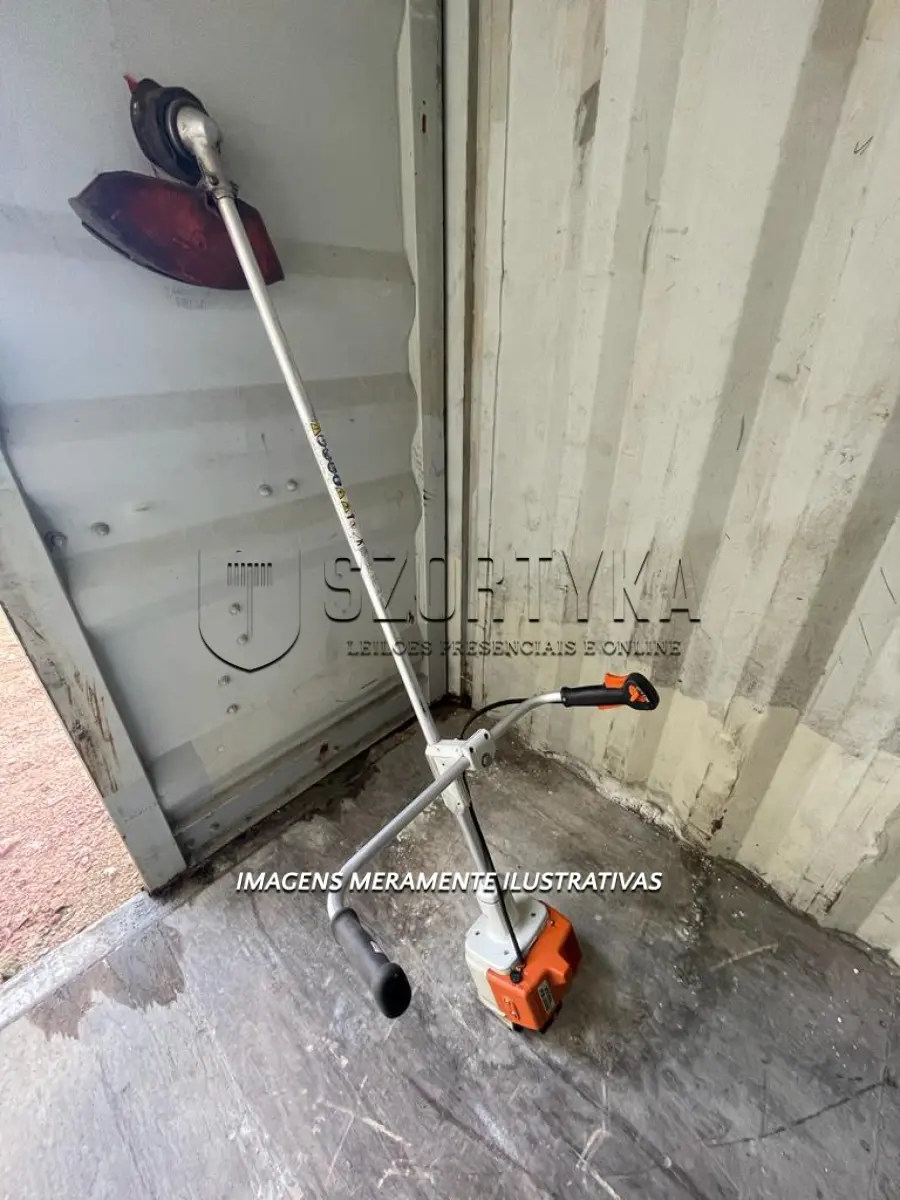 LOTE 019 - ROÇADEIRA COSTAL A GASOLINA STHIL FS 220