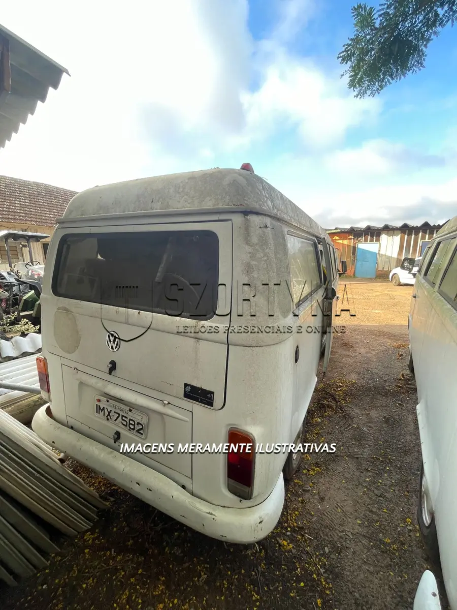 LOTE 020 - KOMBI COM RAMPA DE ACESSIBILIDADE 2005/2006