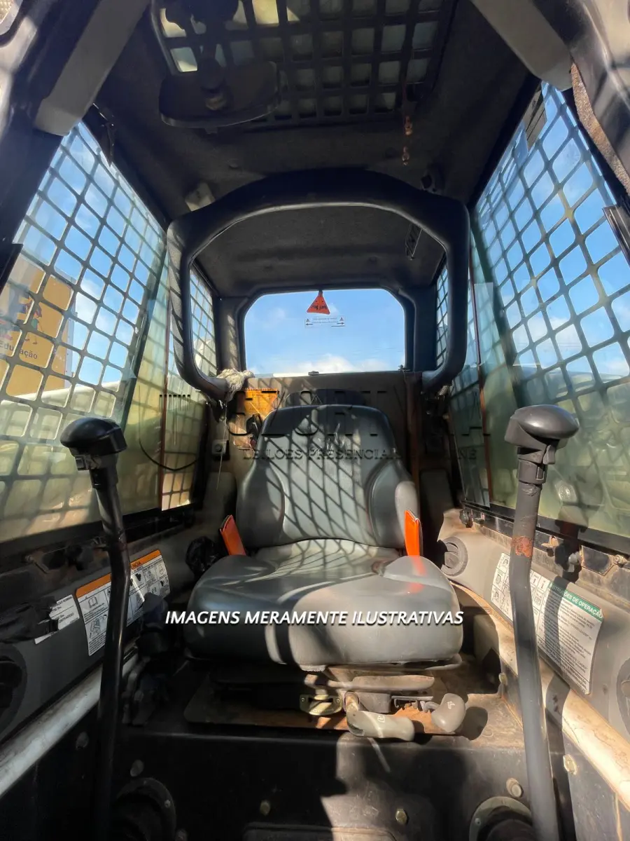 LOTE 005 - TRATOR DE RODAS BOBCAT 2011/2011
