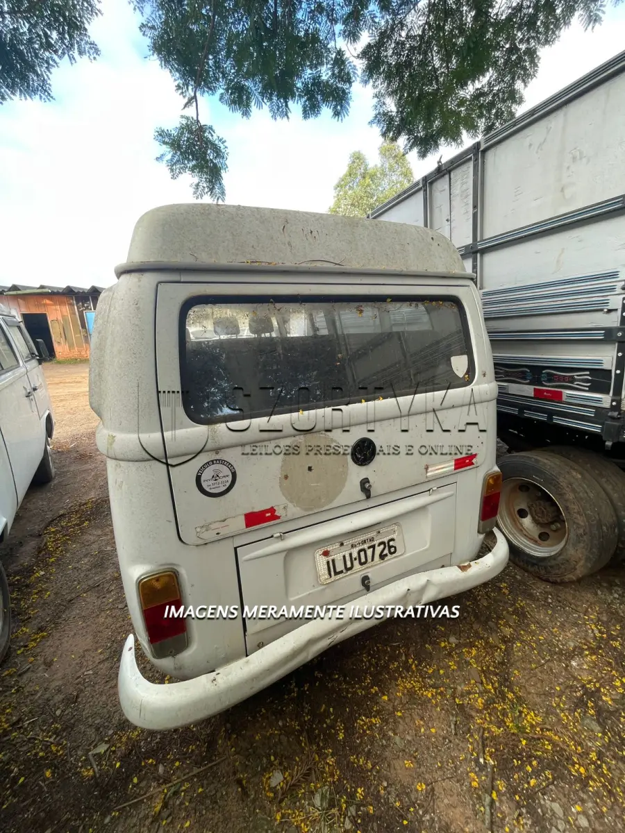LOTE 019 - KOMBI ANO 2004