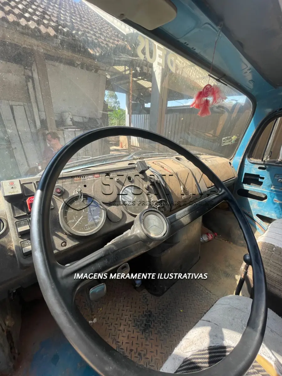 LOTE 004 - CAMINHÃO CAÇAMBA MERCEDES L1113 ANO 1983