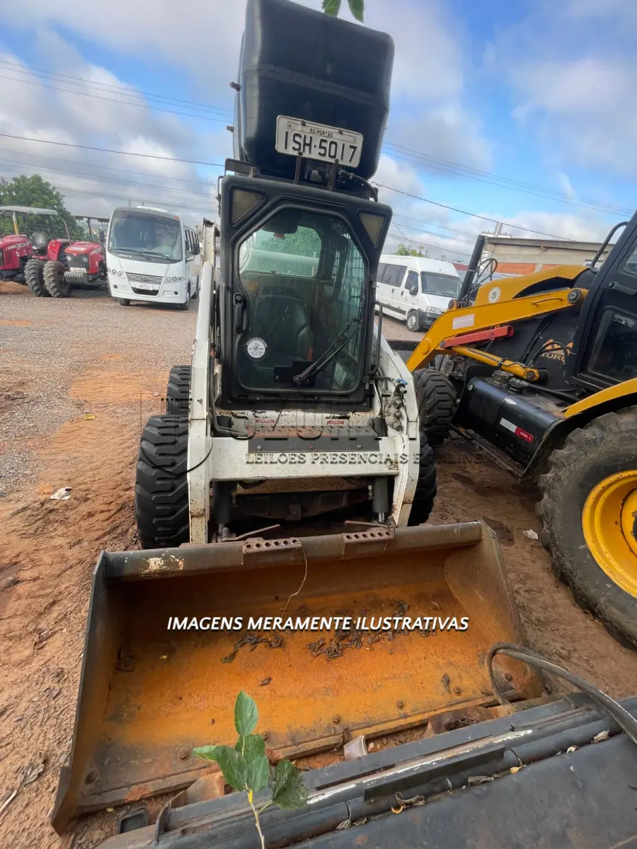 LOTE 005 - TRATOR DE RODAS BOBCAT 2011/2011