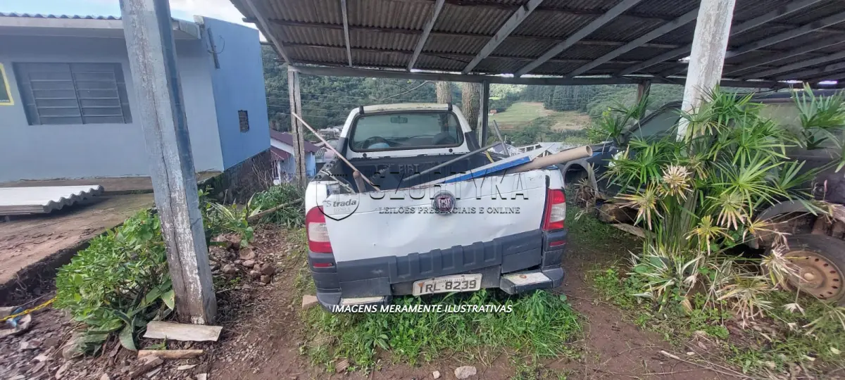 LOTE 012 - Um automóvel Fiat Strada Fire, 2010, gasolina/álcool