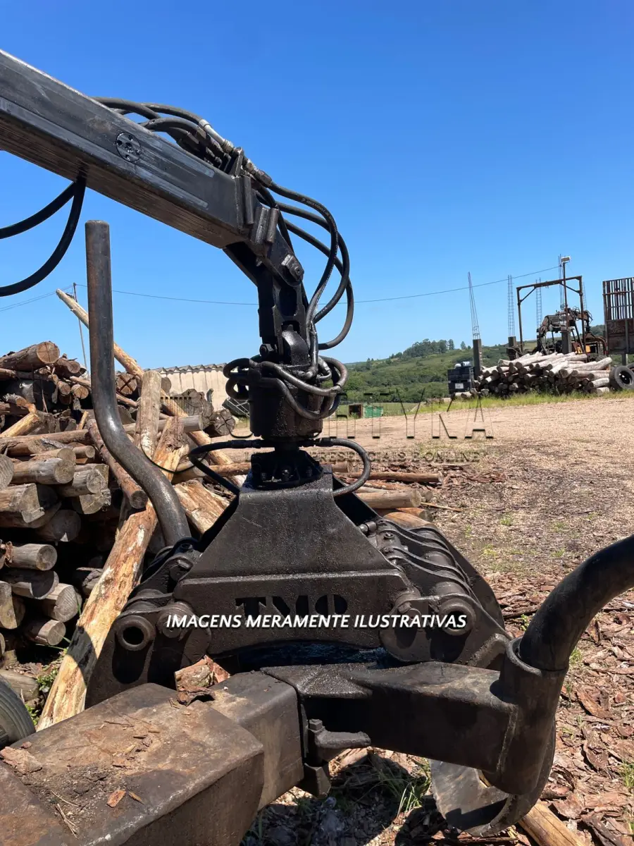 LOTE 002 - Grua Florestal TMO, com reboque
