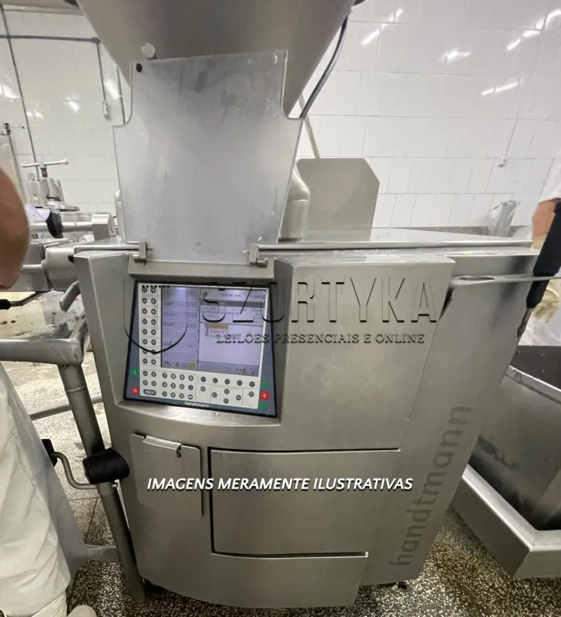 LOTE 001 - 01 (UMA) MÁQUINA EMBUTIDEIRA, HANDTMANN, COM CAPACIDADE PARA 200KG