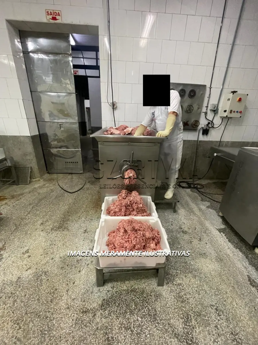 LOTE 003 - - 01 (um) Moedor de Carne,  em  inox,  fabricante  Confrimaq