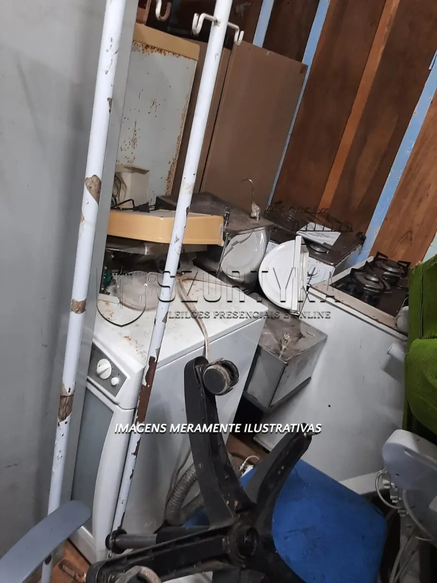 LOTE 002 - Geladeiras, TVs, fogão, bebedouros, máquina de lavar, micro-ondas e ar condicionado