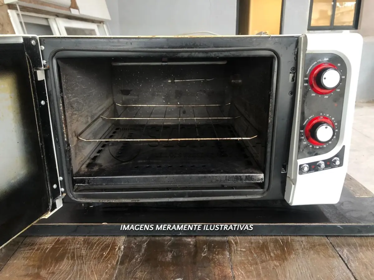 LOTE 007 - Um forno elétrico, marca Fischer