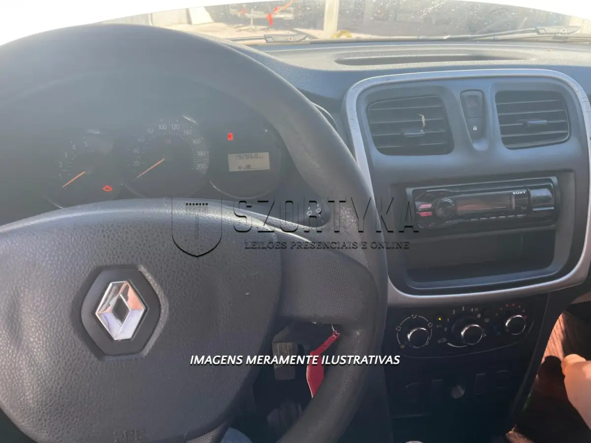 LOTE 008 - RENAULT/LOGAN, placas IXL6817, cor branca, ano/mod 2016/2016