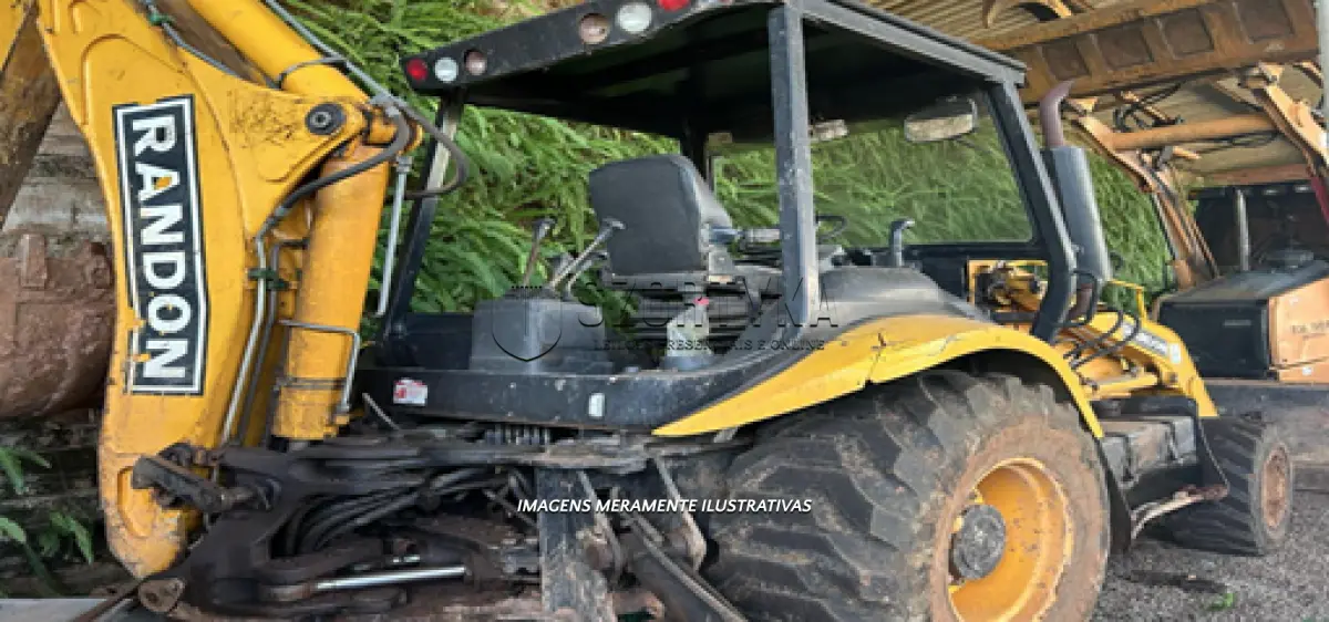 LOTE 010 - Retroescavadeira RANDON RK406, 2013