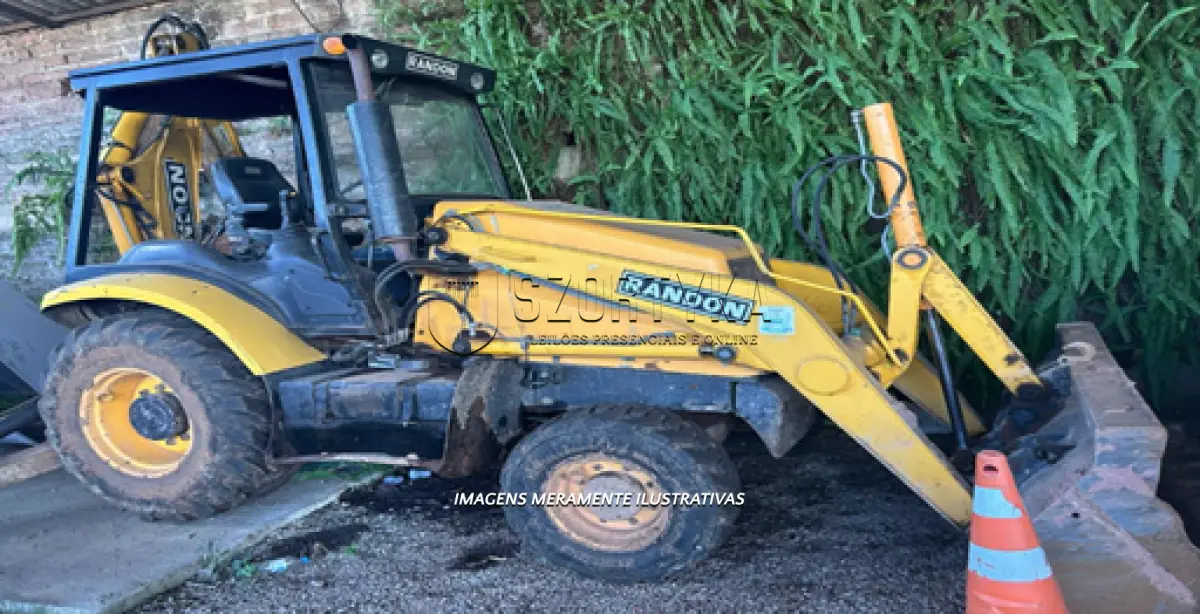LOTE 010 - Retroescavadeira RANDON RK406, 2013