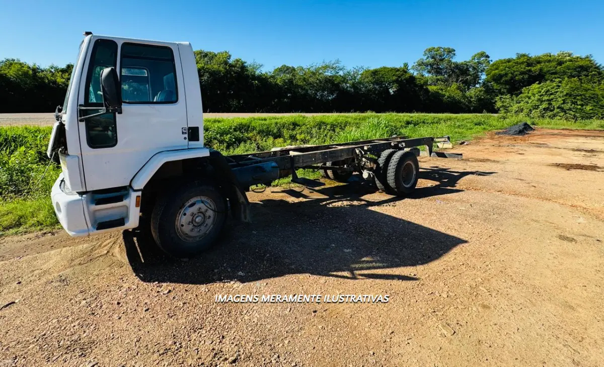 LOTE 001 - FORD CARGO 1317F, ANO/MOD 2003/2003